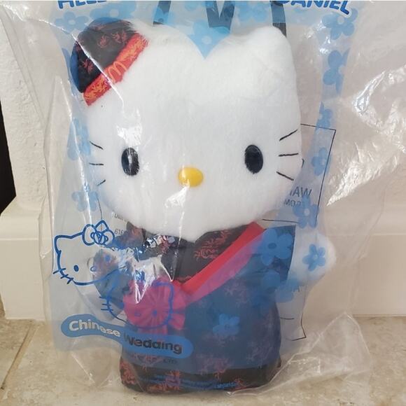 Hello Kitty & Dear Daniel Chinese Wedding plush set - Picture 2 of 3